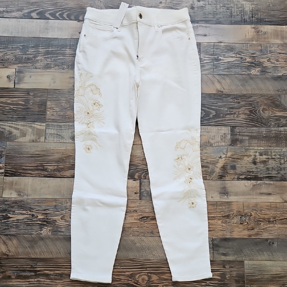 NWT White House Black Market Off White Floral Embroidered Skinny Jeans